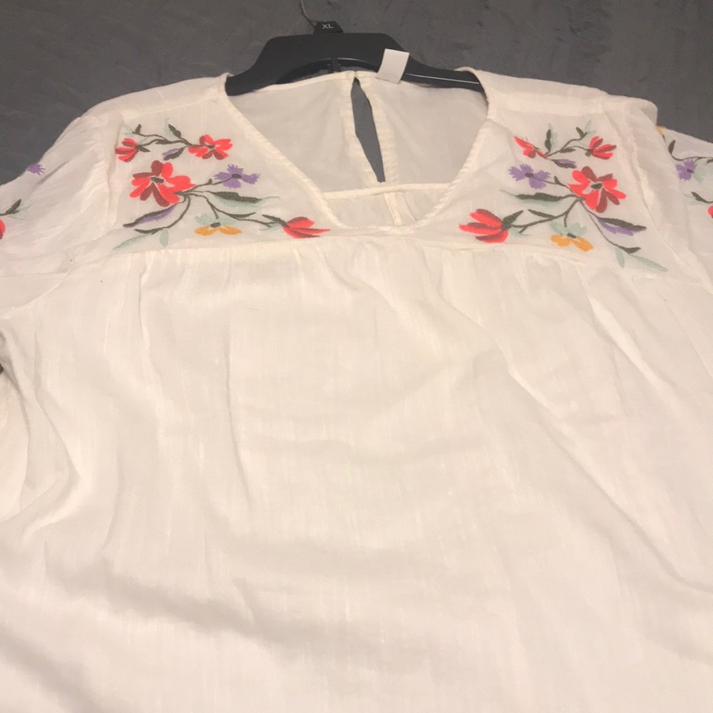 White dress with flower embroidery!! Old Navy